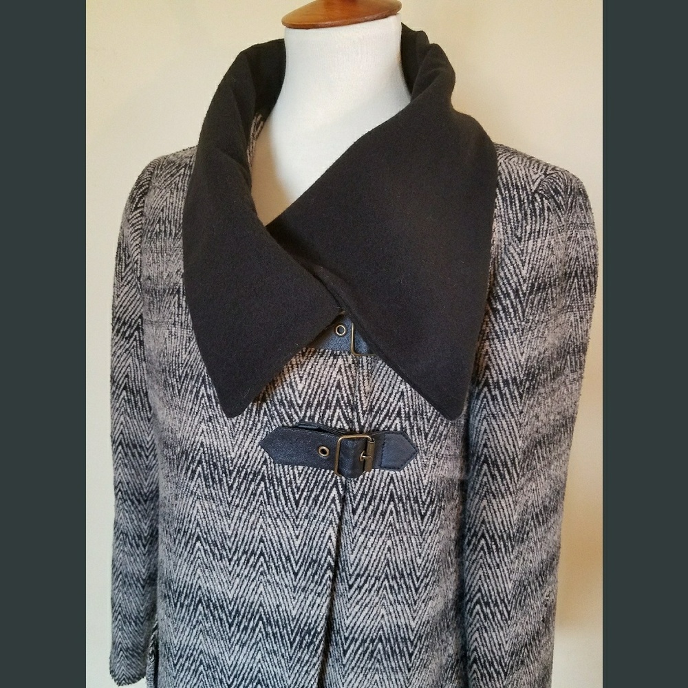 Poncho-style Coat with Buckle Straps